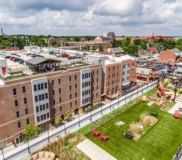 Close_Up_Roof_Top176c apartmentments near Ball State. Muncies of campus housing with luxury